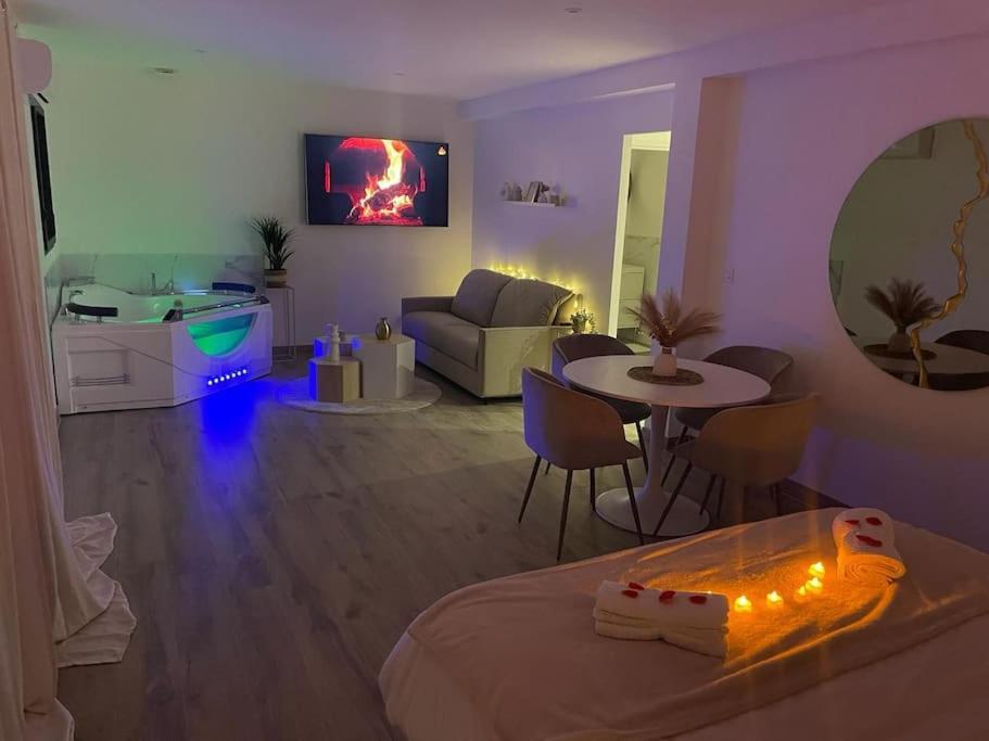 Love Room - Cocon Room - Toulon - Ольуль Экстерьер фото